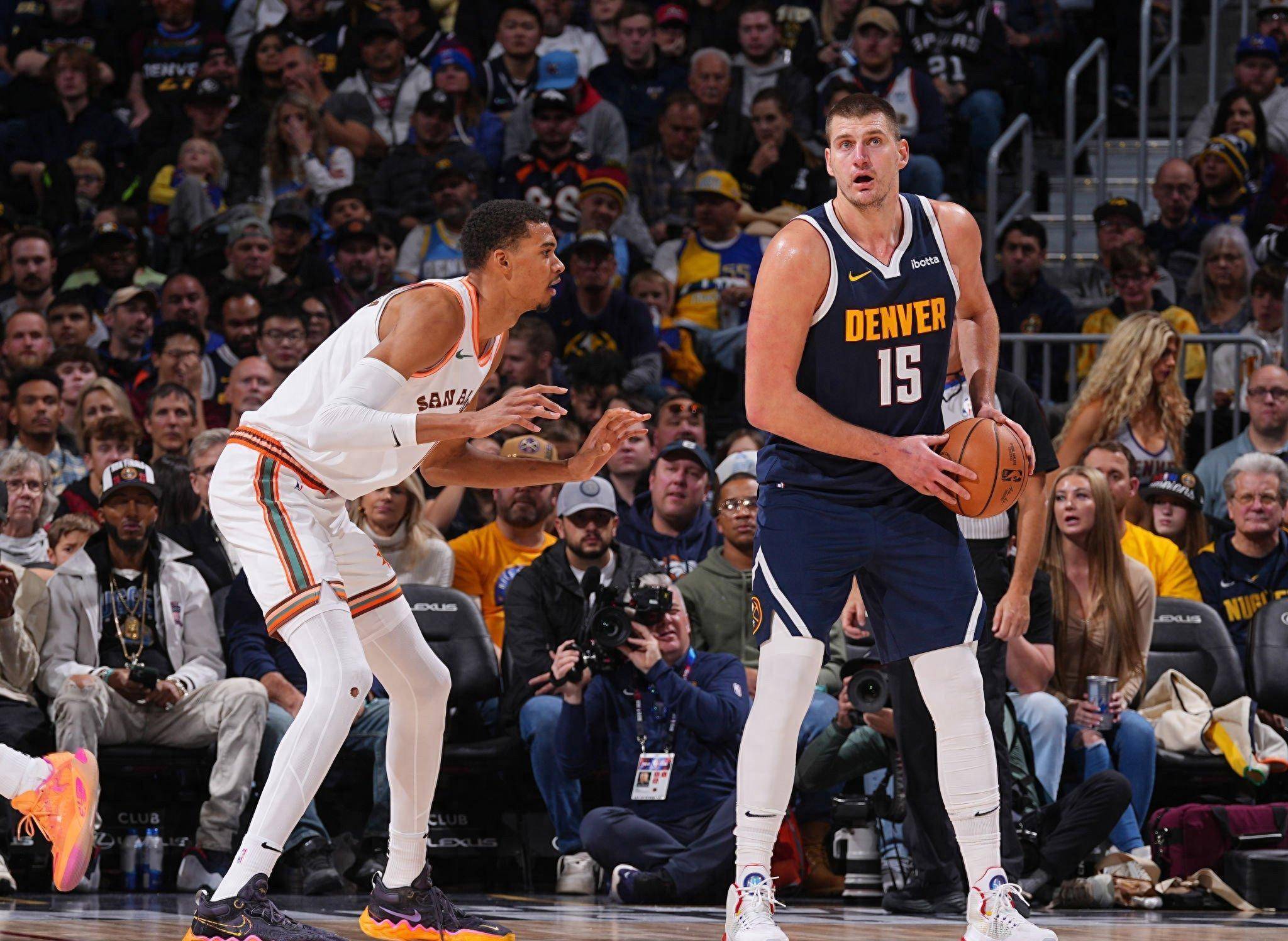 C7游戏平台-马刺大将遭遇恶意犯规球迷展开抗议行动的简单介绍