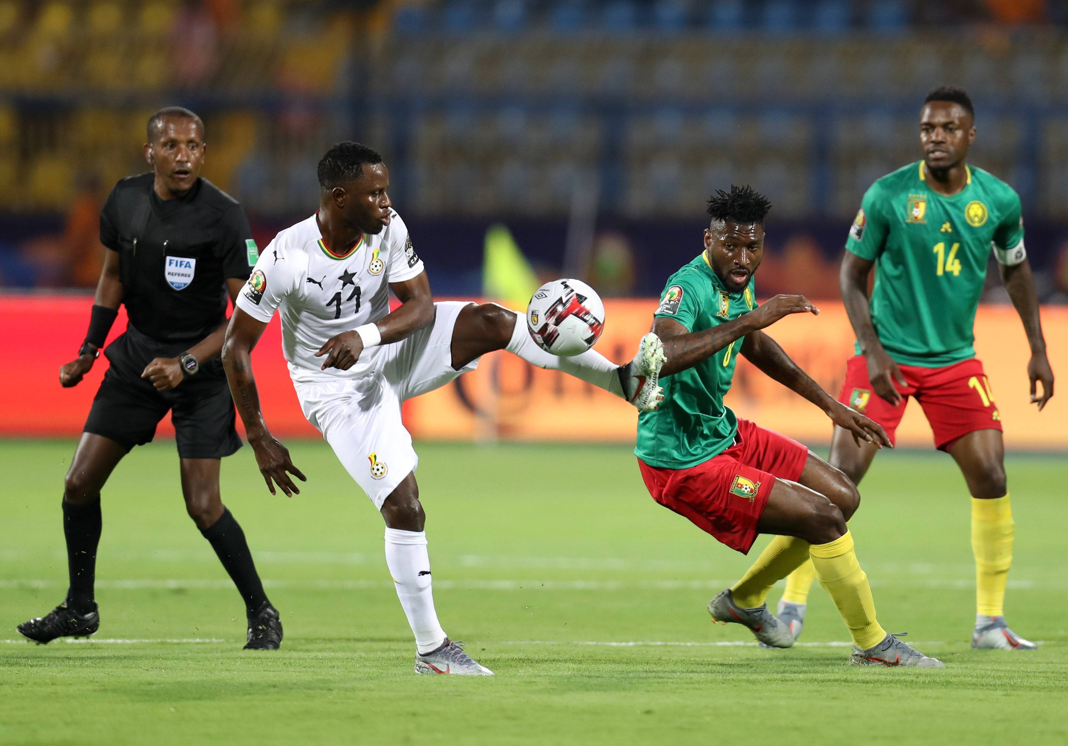 在线游戏-精彩的足球比赛吸引了全球观众的目光(精彩的足球赛吸引了无数的亿万观众修改病句)