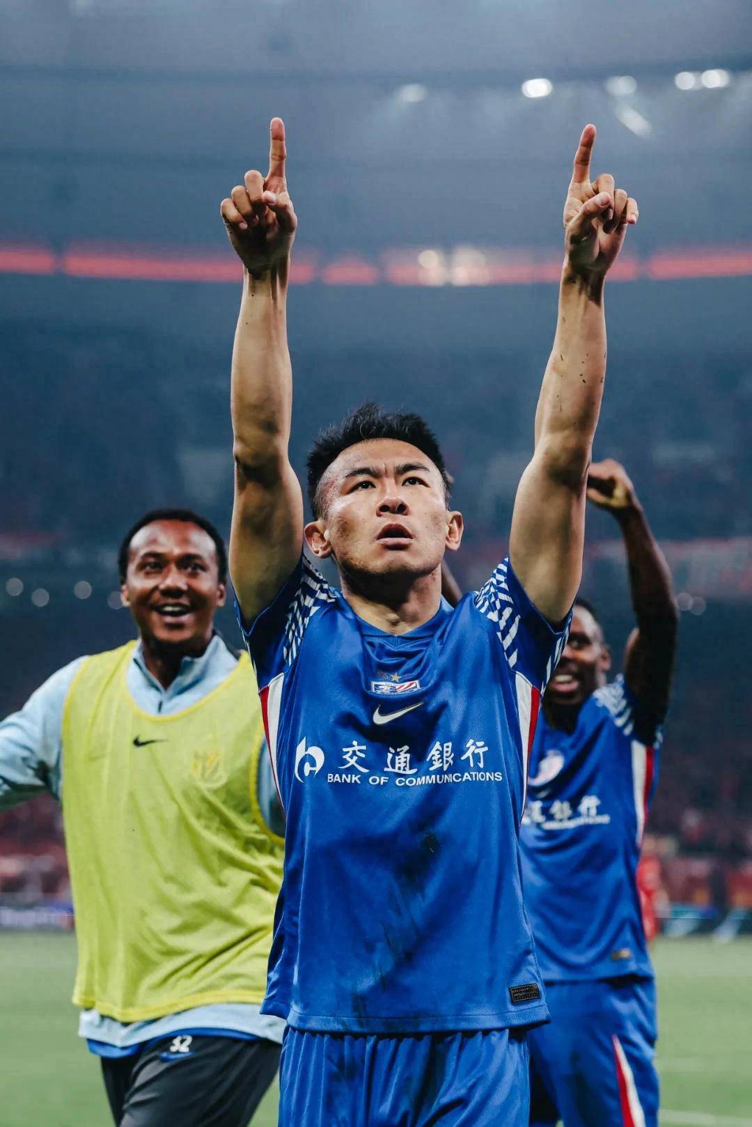 上海绿地申花备战卓越，团结一致的简单介绍