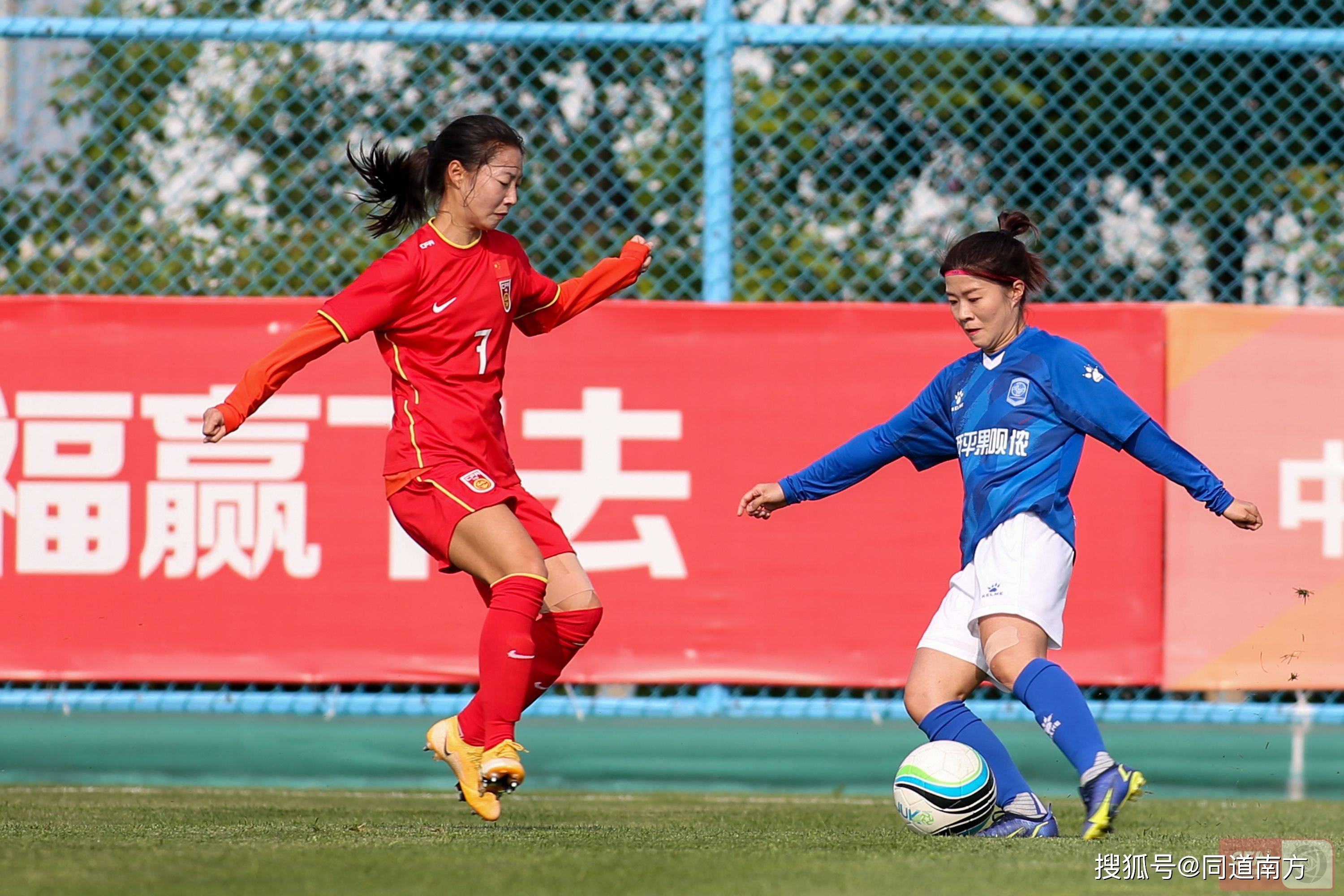 女足比赛球员做客校园，助力学生足球运动的简单介绍